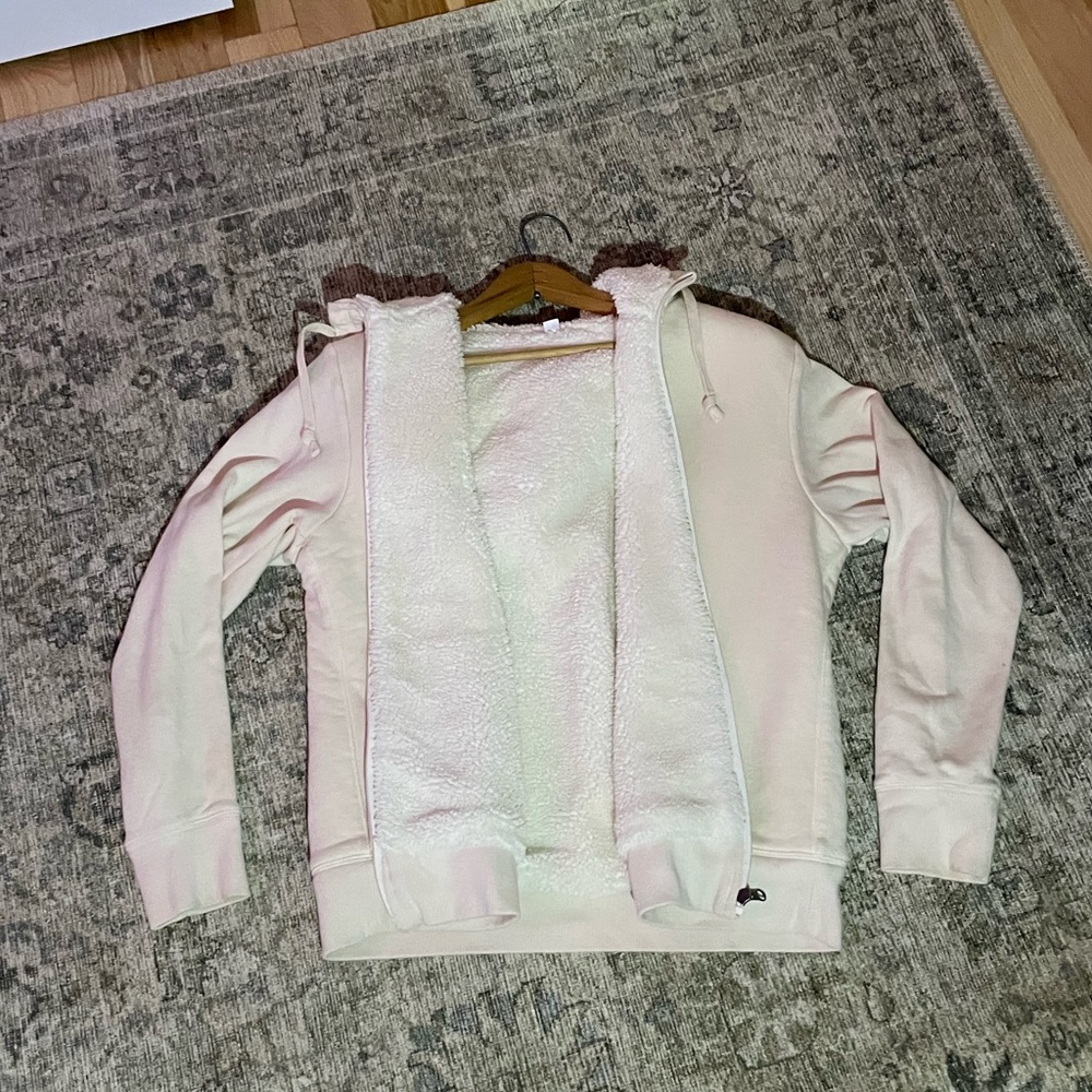 UNIQLO NWOT Fluffy Warm Soft White Jacket Size XL